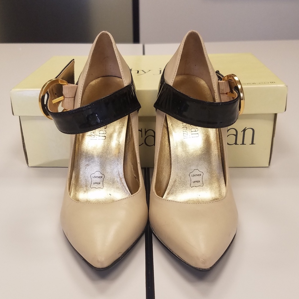 Cathy Jean Nude and Black Single Strap Pump